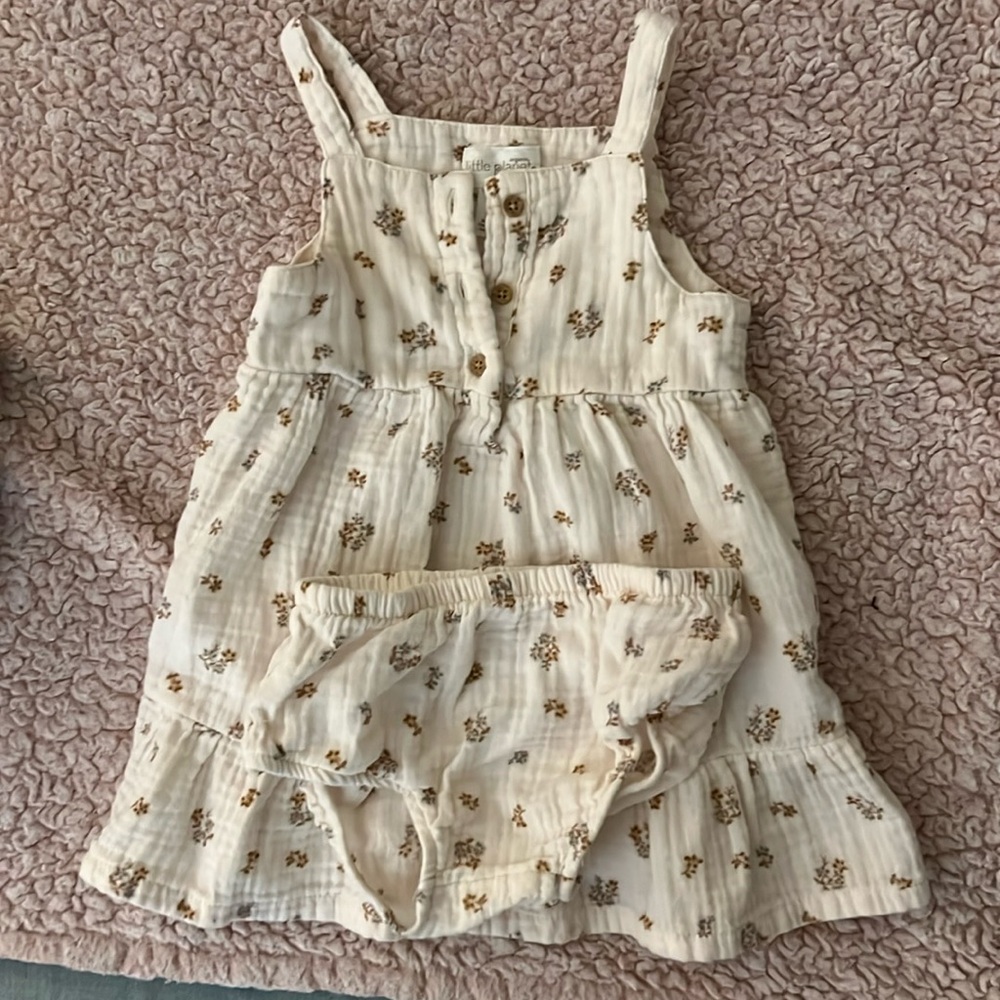 Carter’s Little Planet Dress Set. Size 18 Months.